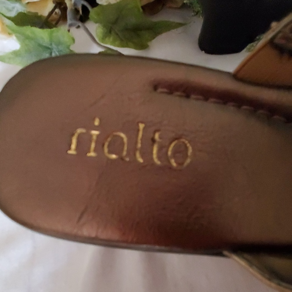 Sandles - Picture 2 of 4